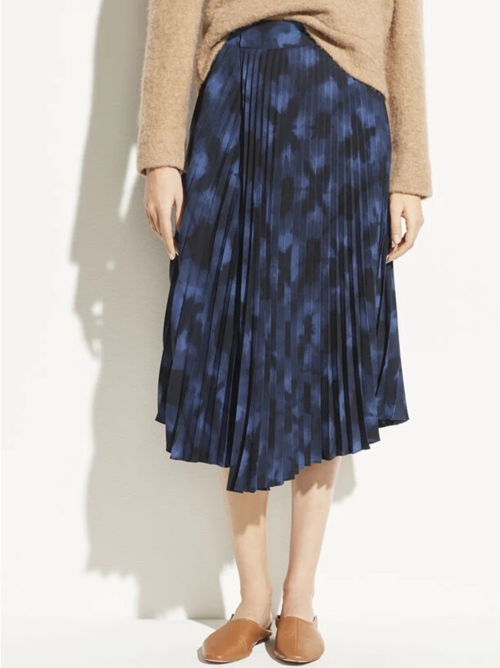 VINCE - Winter Tie Dye Pleated Skirt in Hydra